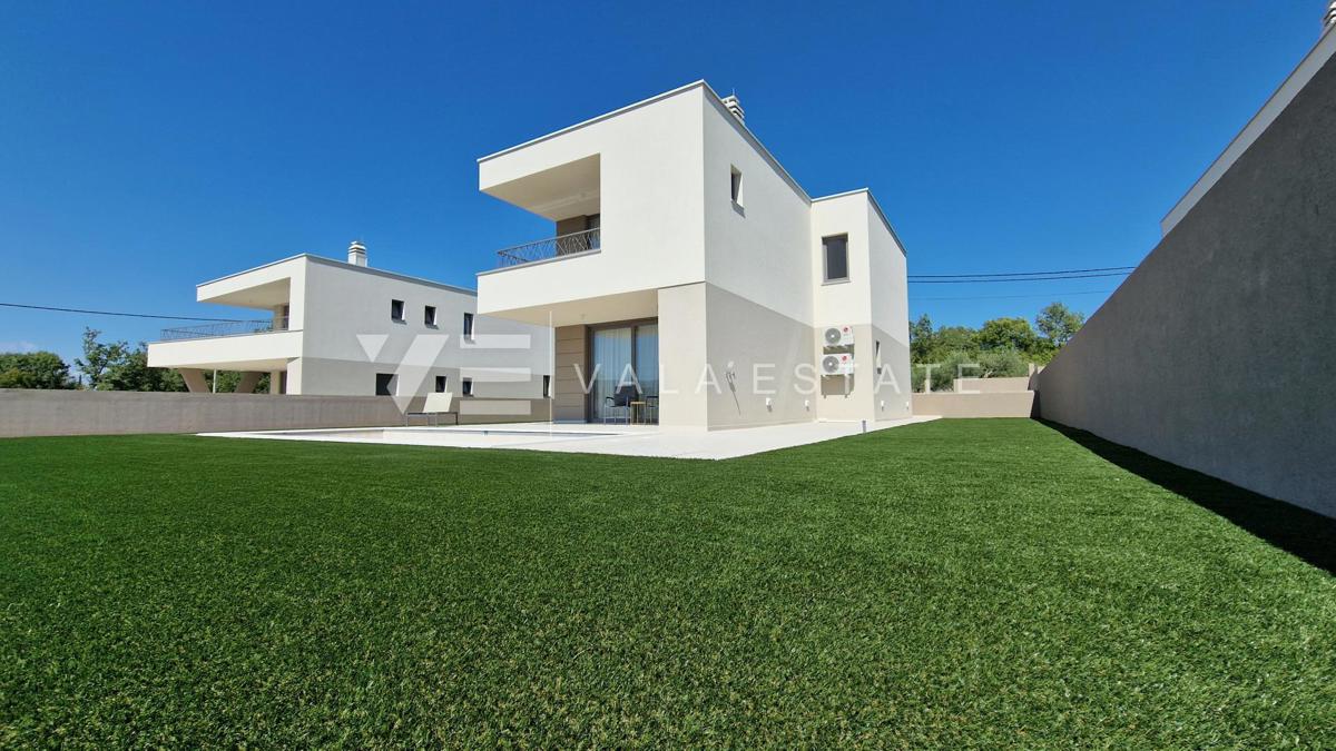 VILLA MODERNA CON PISCINA E VISTA MARE