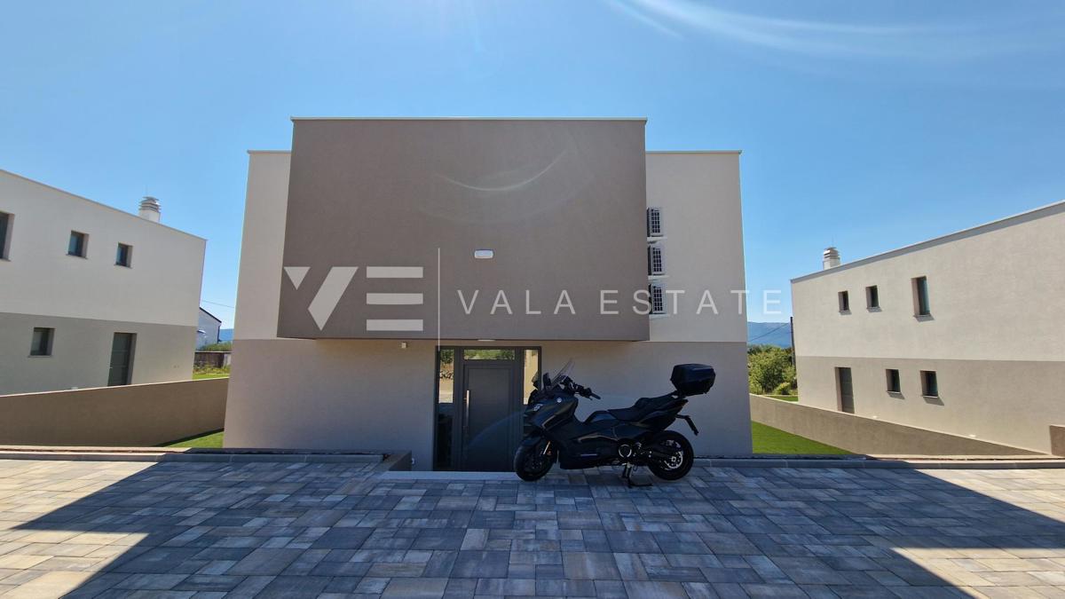 VILLA MODERNA CON PISCINA E VISTA MARE
