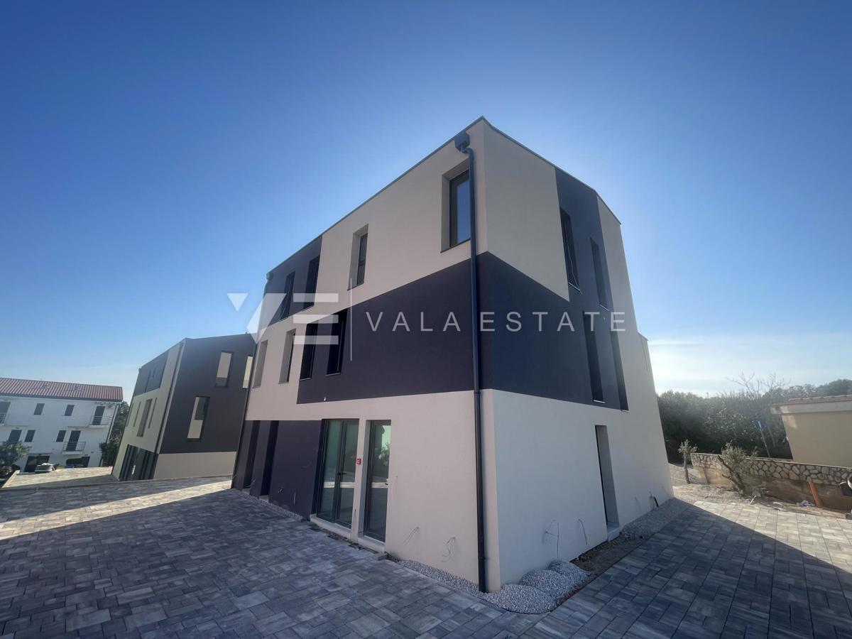 APPARTAMENTO SU DUE PIANI IN NUOVA COSTRUZIONE IN POSIZIONE ATTRAENTE