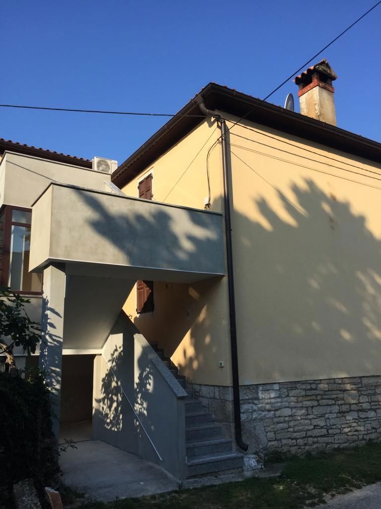 Casa in pietra con 2 unità abitative e taverna