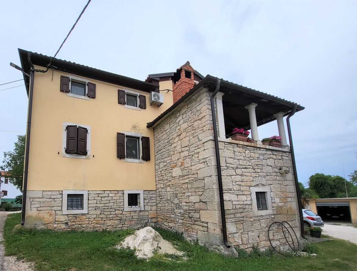 Casa in pietra con 2 unità abitative e taverna