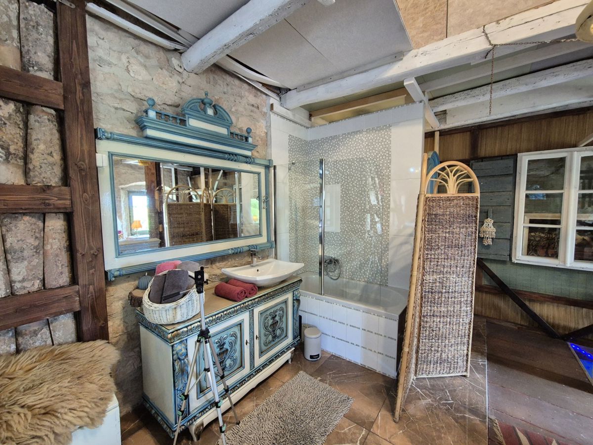 Bella casa bifamiliare in pietra, vicino a Marčana