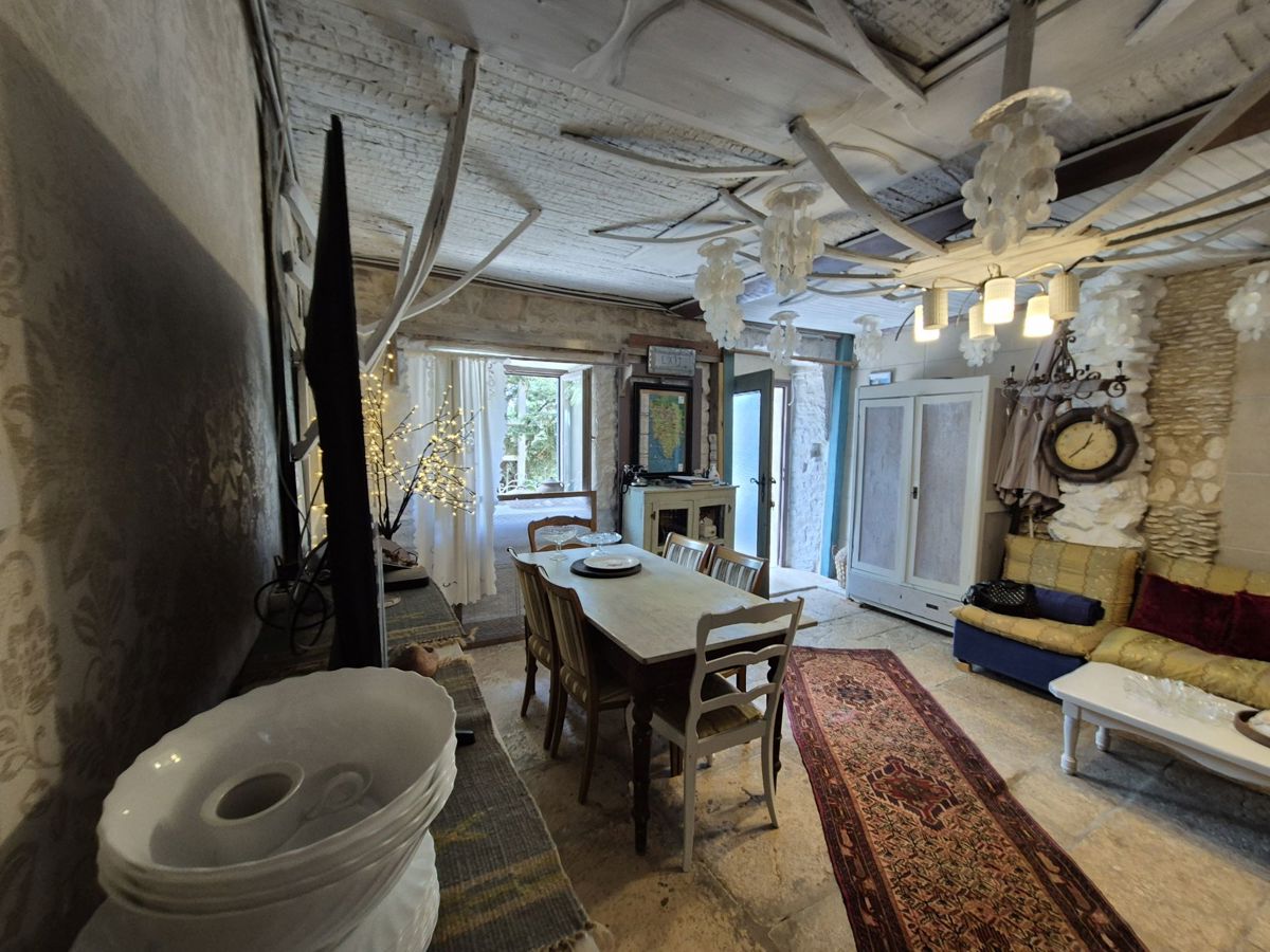 Bella casa bifamiliare in pietra, vicino a Marčana