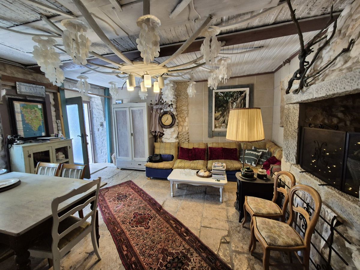 Bella casa bifamiliare in pietra, vicino a Marčana