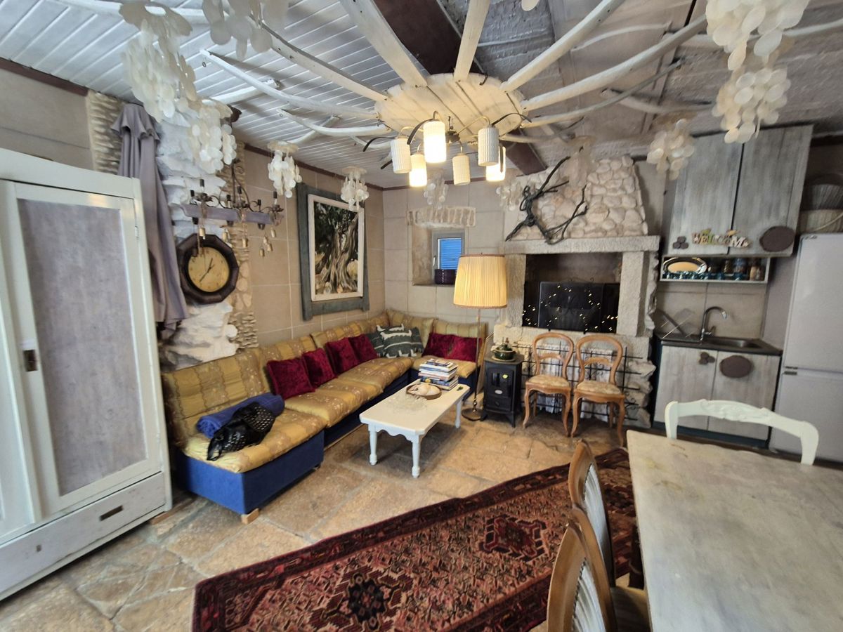 Bella casa bifamiliare in pietra, vicino a Marčana