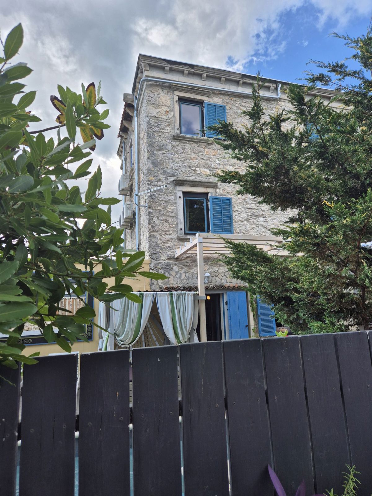 Bella casa bifamiliare in pietra, vicino a Marčana