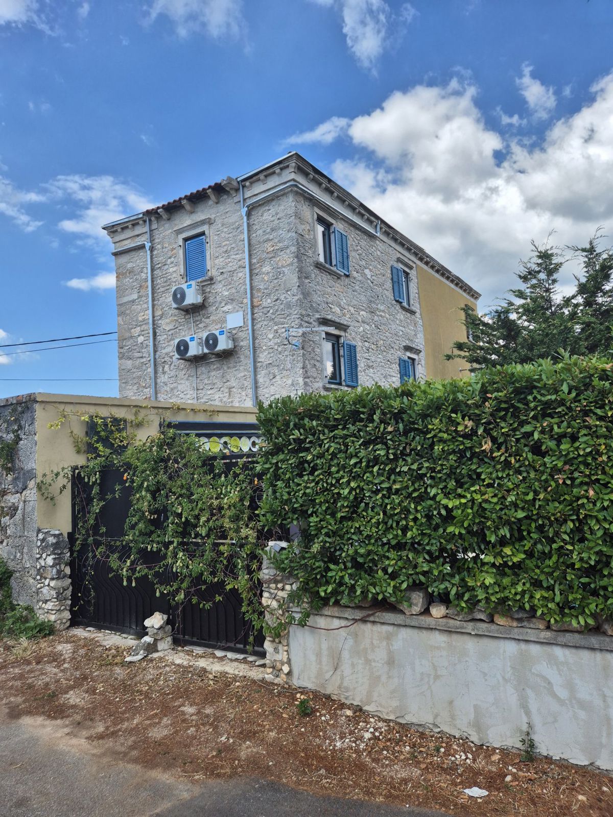 Bella casa bifamiliare in pietra, vicino a Marčana