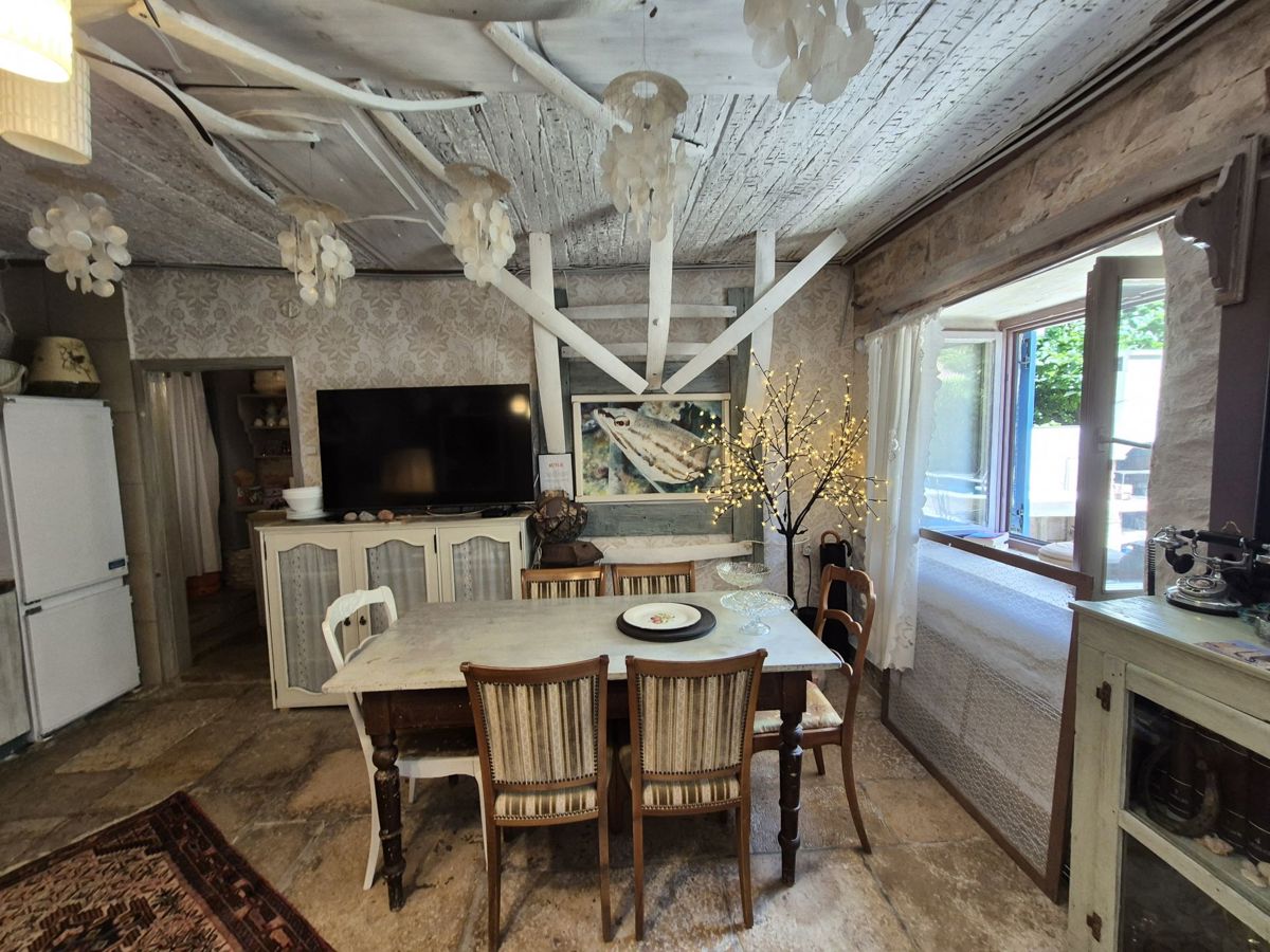Bella casa bifamiliare in pietra, vicino a Marčana