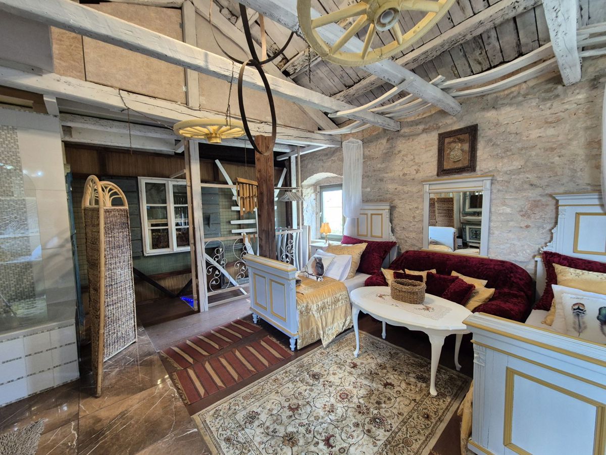 Bella casa bifamiliare in pietra, vicino a Marčana
