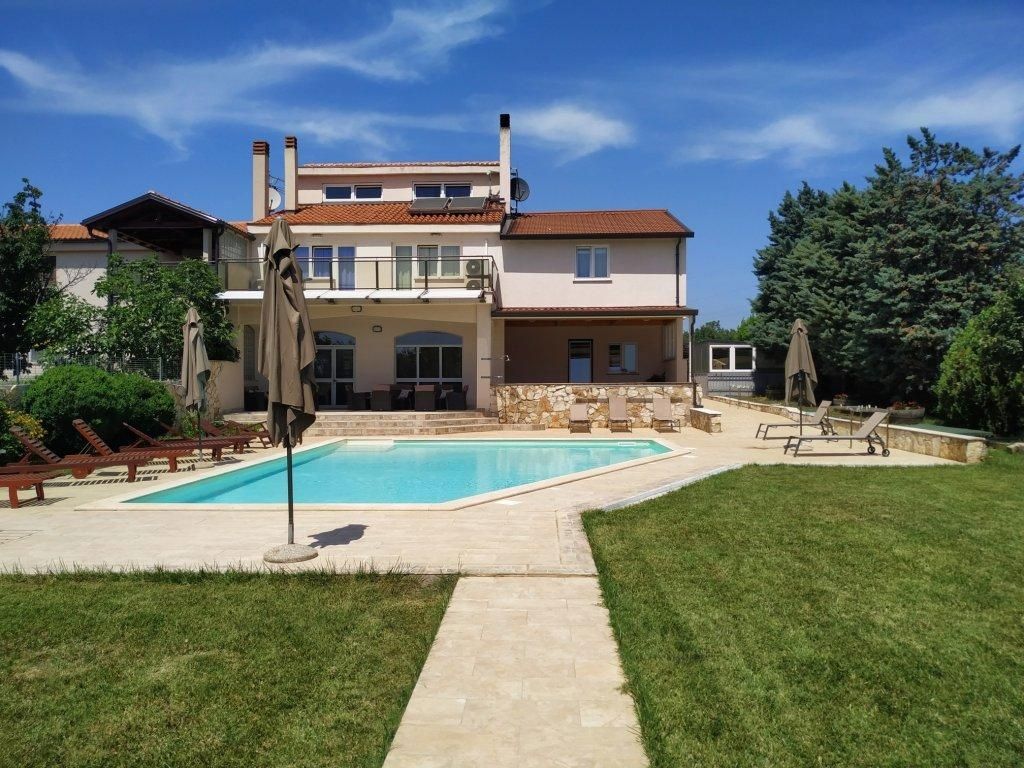 Casa vacanze con piscina, Galižana