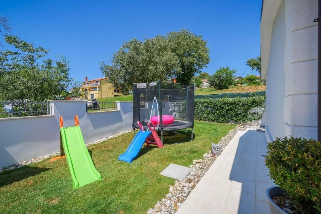 Villa con piscina in un ambiente tranquillo, vicino a Novigrad