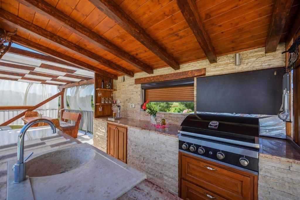 Villa con piscina in un ambiente tranquillo, vicino a Novigrad