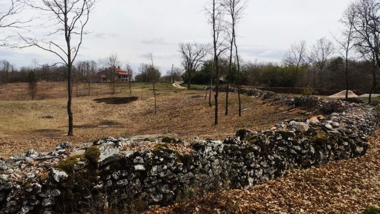 Terreno edificabile e agricolo di 1720 m2, vicino a Žminj