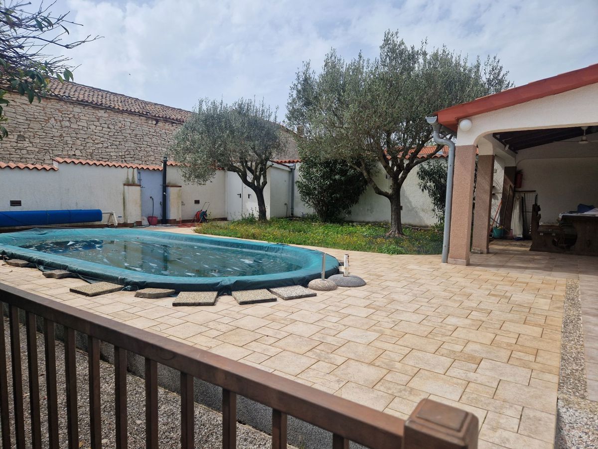 Istria, Marčana, casa in pietra ristrutturata con piscina