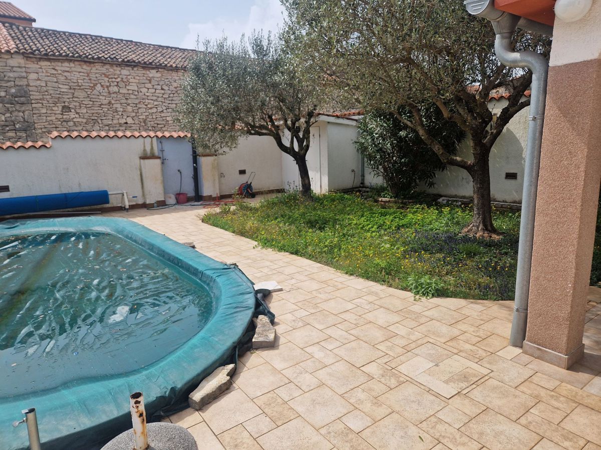 Istria, Marčana, casa in pietra ristrutturata con piscina