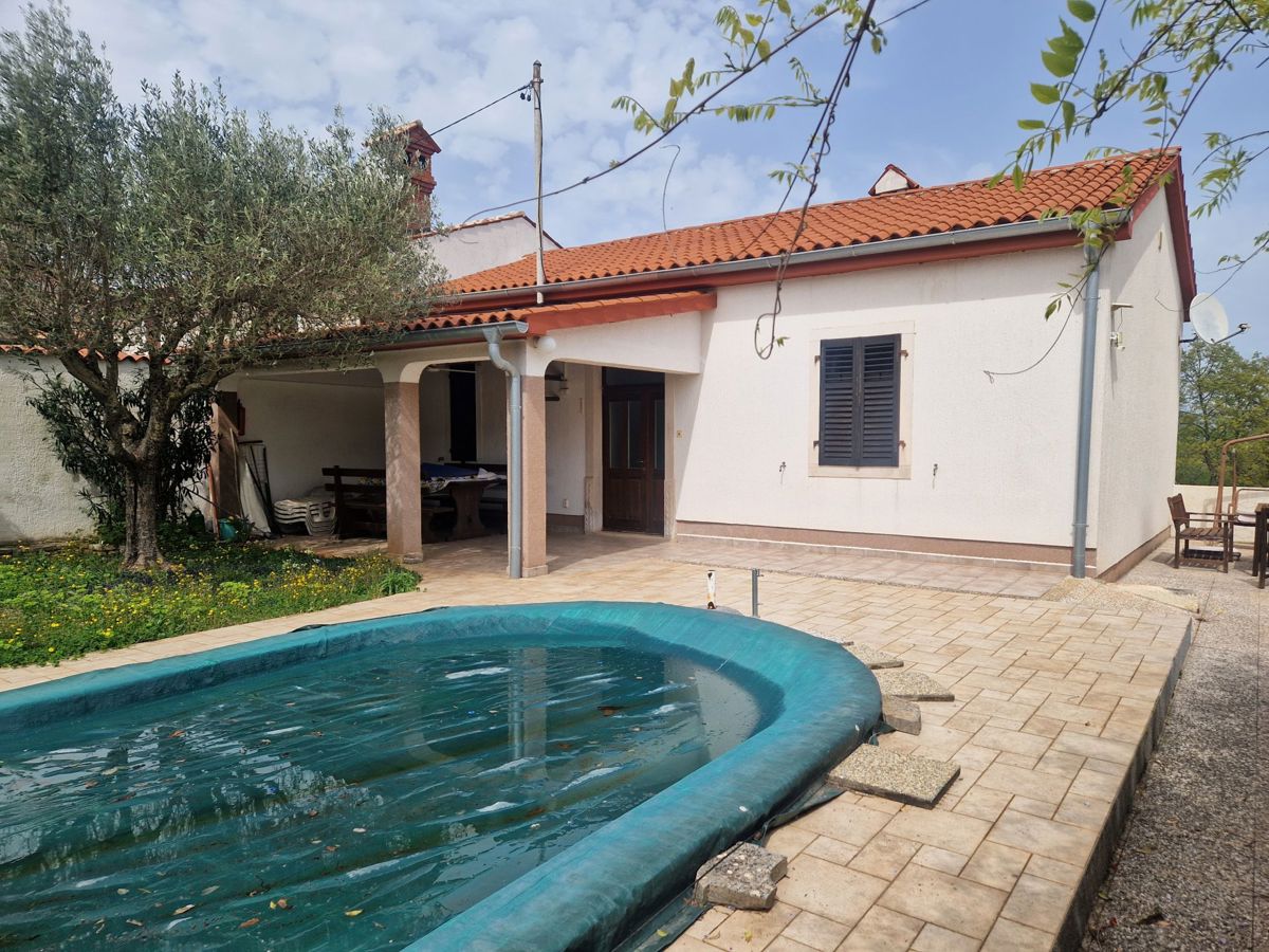 Istria, Marčana, casa in pietra ristrutturata con piscina
