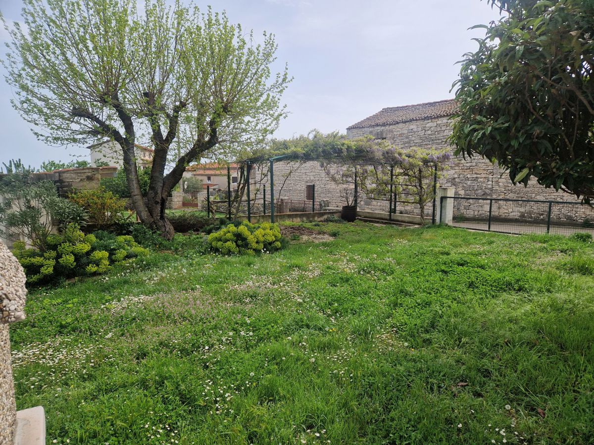 Istria, Marčana, casa in pietra ristrutturata con piscina