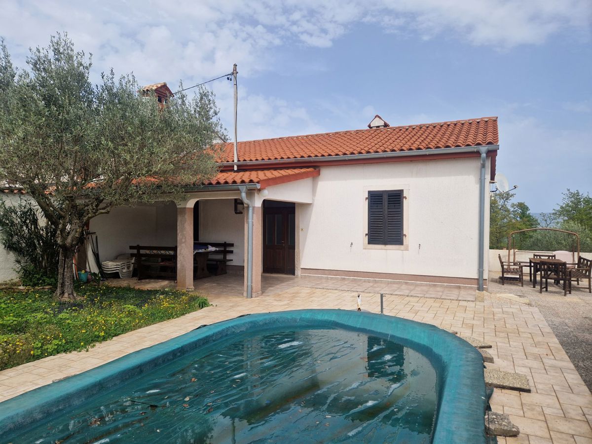Istria, Marčana, casa in pietra ristrutturata con piscina