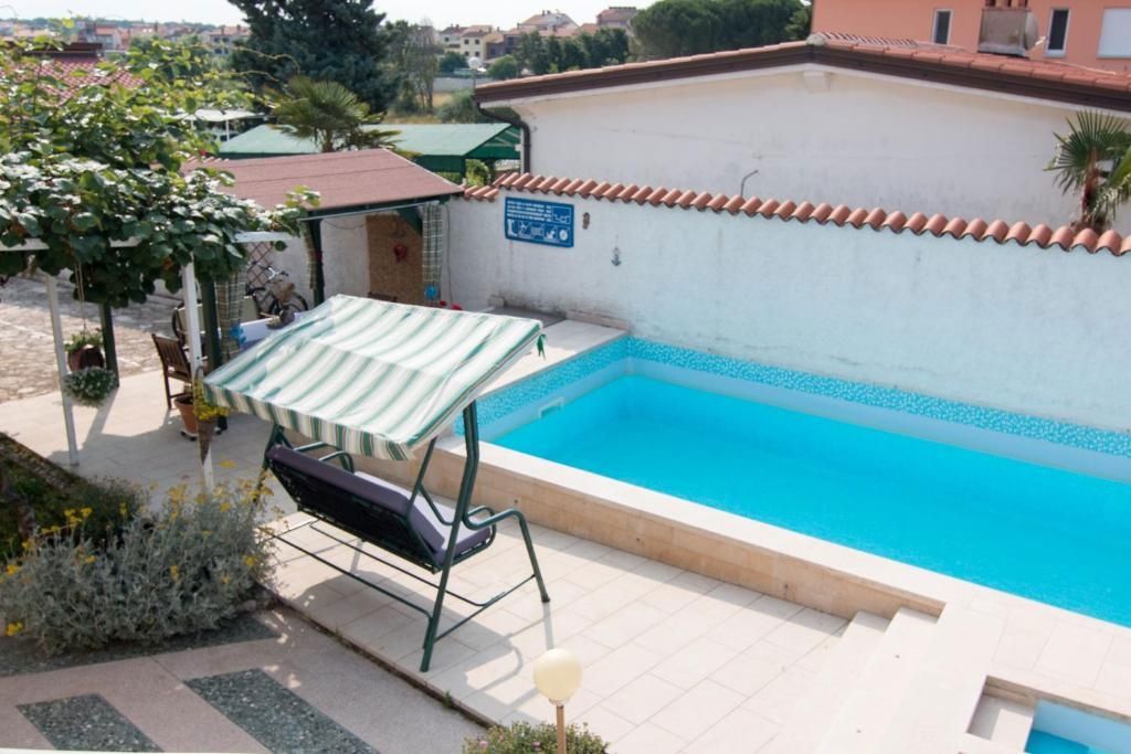 Casa con piscina e quattro unità abitative, vicino a Fasana