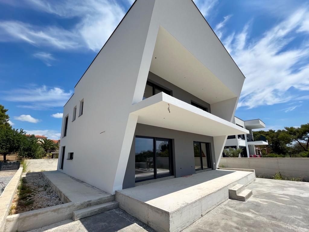 Casa moderna con piscina e vista mare in fase Rohbau, Medulin