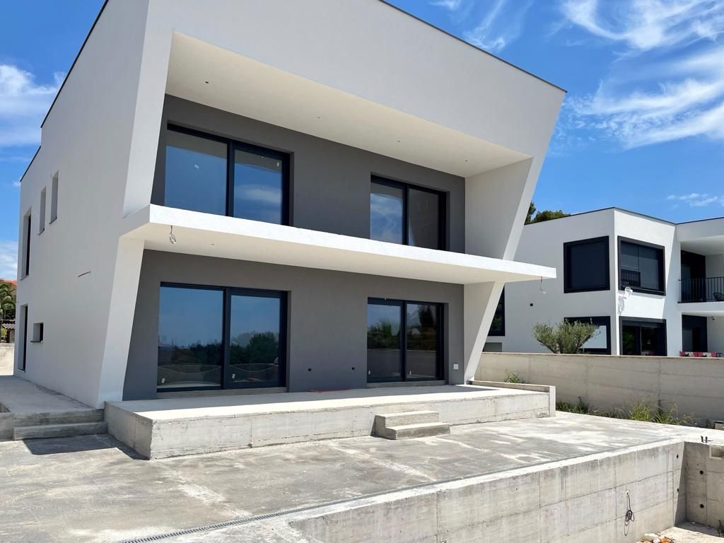 Casa moderna con piscina e vista mare in fase Rohbau, Medulin