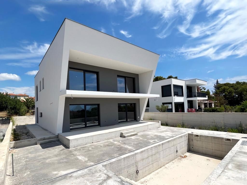 Casa moderna con piscina e vista mare in fase Rohbau, Medulin