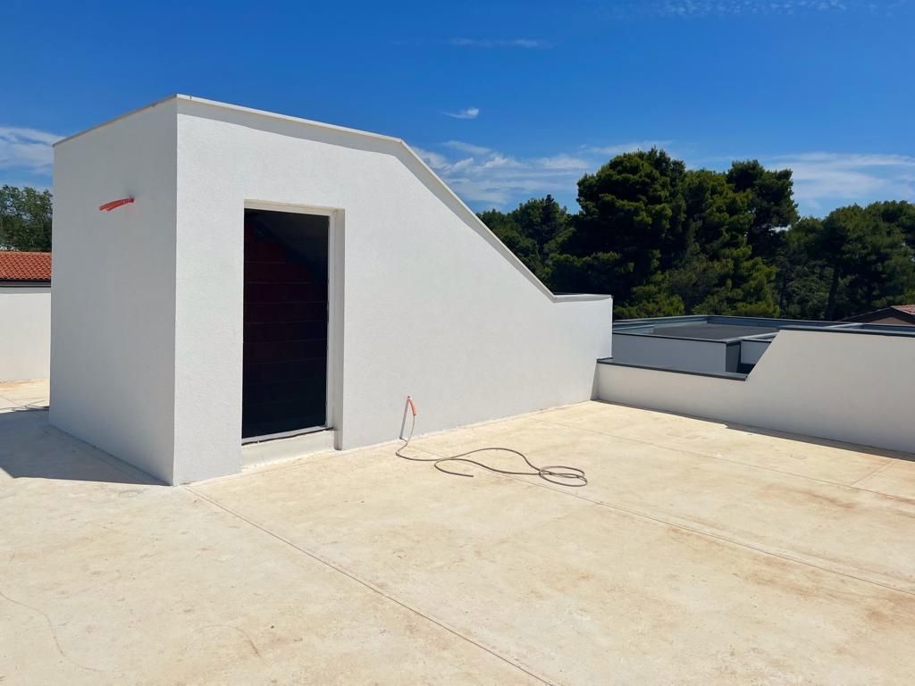 Casa moderna con piscina e vista mare in fase Rohbau, Medulin