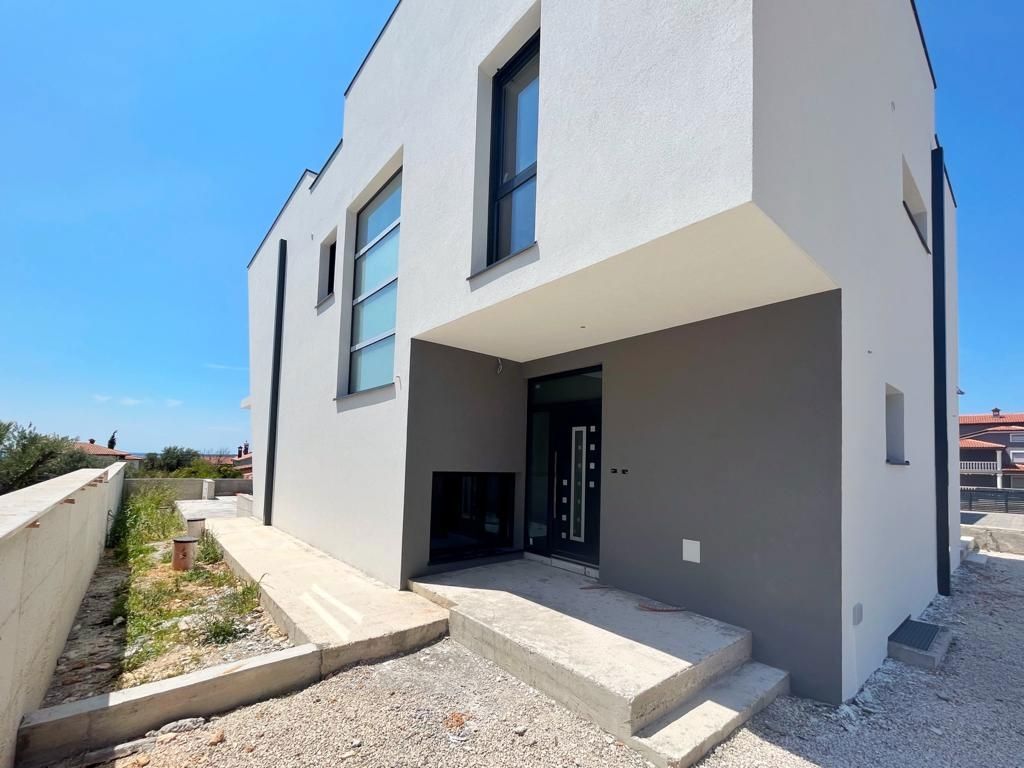 Casa moderna con piscina e vista mare in fase Rohbau, Medulin