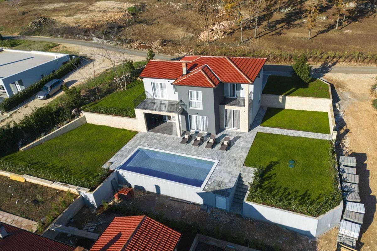 Nuova costruzione con piscina e vista panoramica, zona Labin