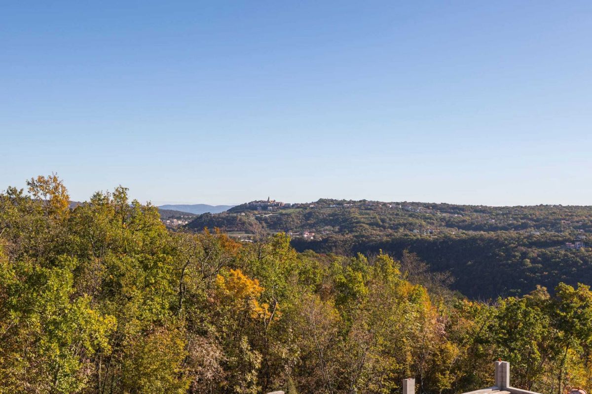 Nuova costruzione con piscina e vista panoramica, zona Labin