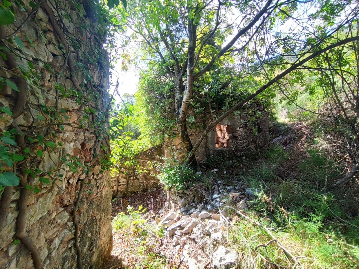 Un rudere appartato unico con vista sul mare