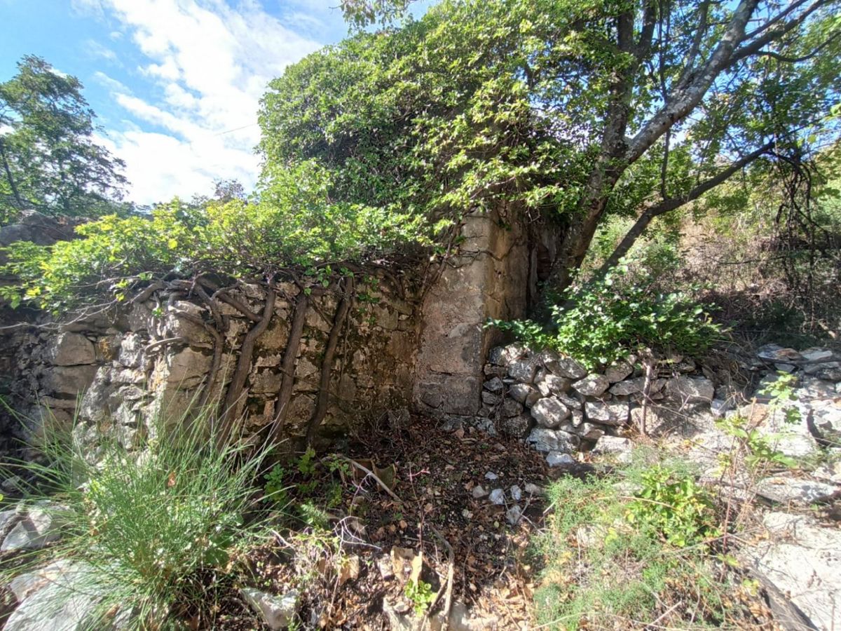 Un rudere appartato unico con vista sul mare