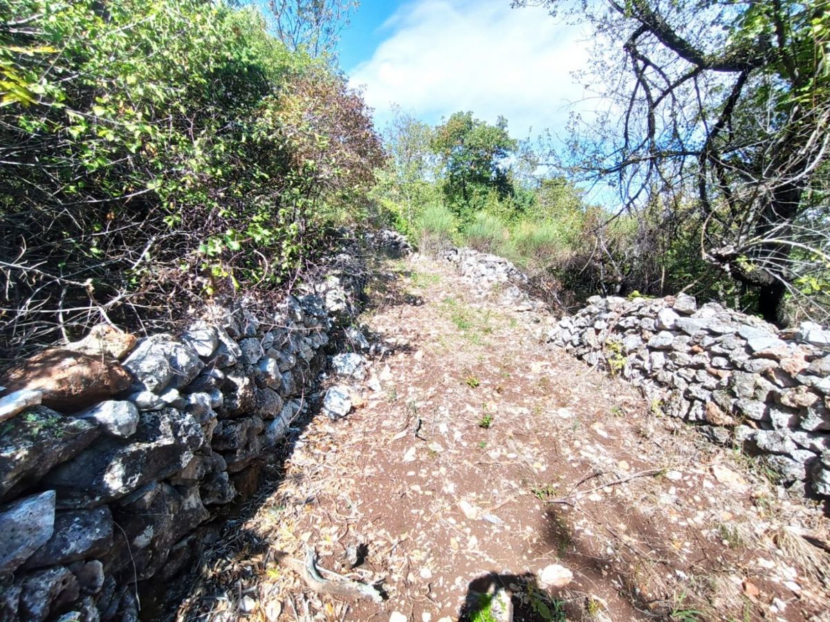 Un rudere appartato unico con vista sul mare