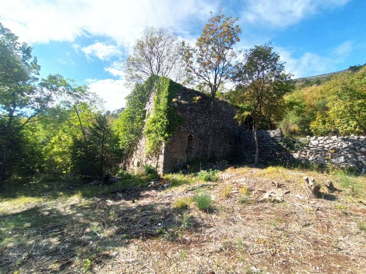 Un rudere appartato unico con vista sul mare