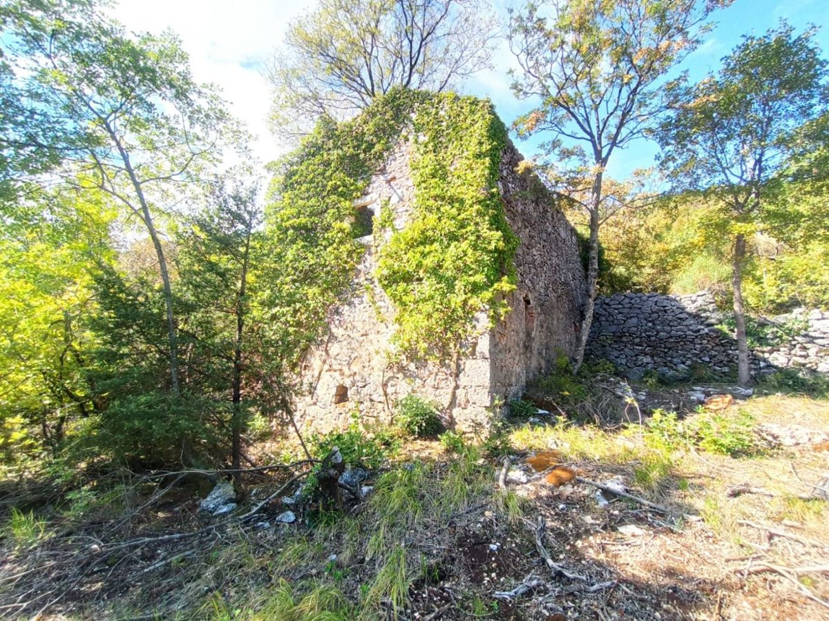 Un rudere appartato unico con vista sul mare