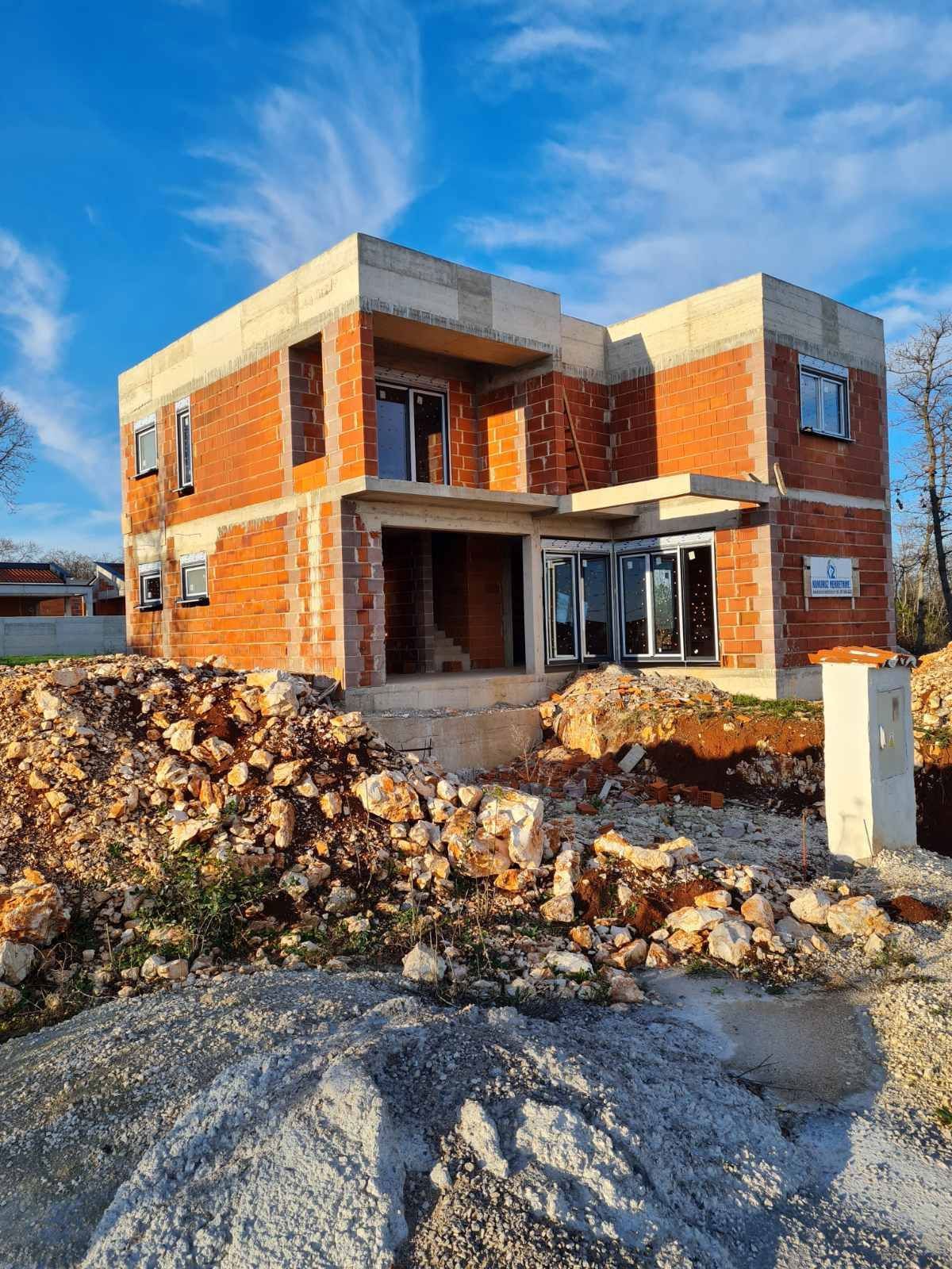 Casa in costruzione con piscina e vista mare, vicino a Marčana