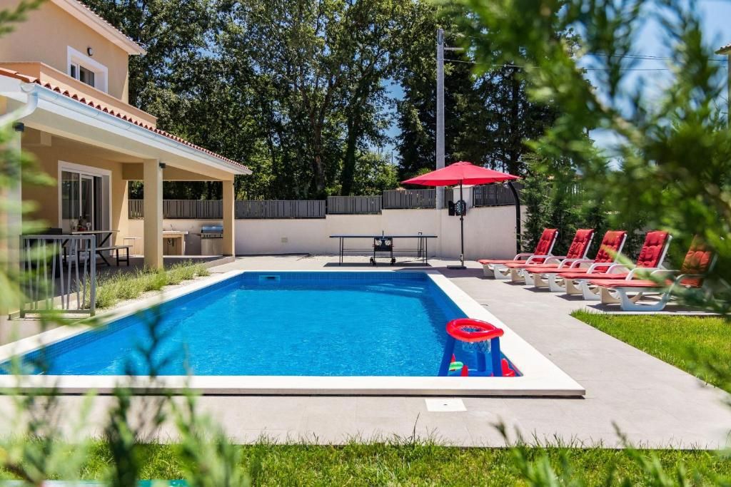 Casa con piscina in una posizione tranquilla, vicino a Svetvinčenat