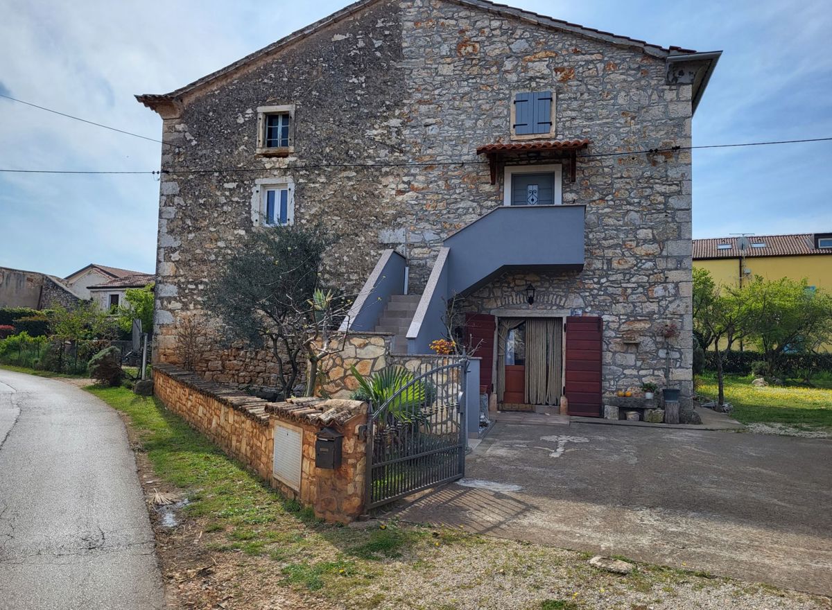 Casa istriana adattata con giardino, Parenzo