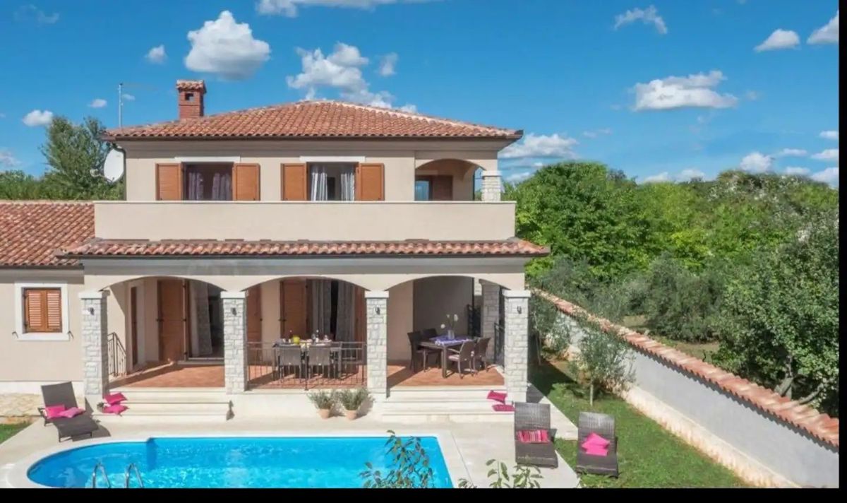 Villa istriana con piscina in una posizione tranquilla, vicino a Marčana