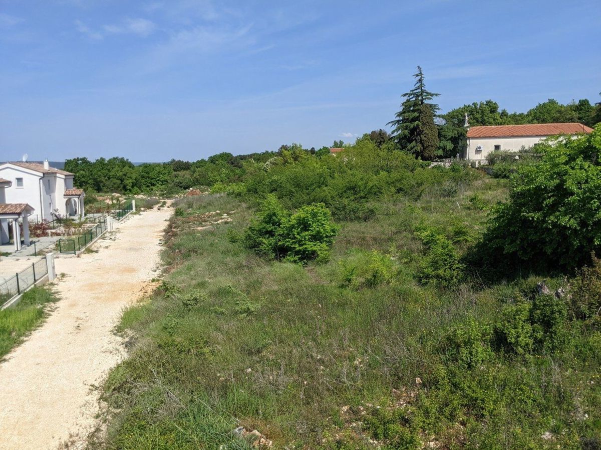 Labin, terreno con licenza edilizia, vista mare