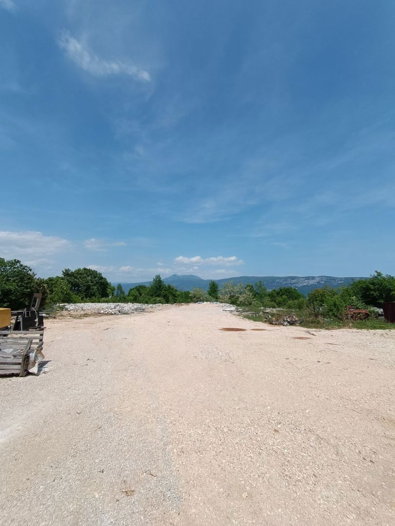 Terreno ideale per un capannone di produzione di 3000m2