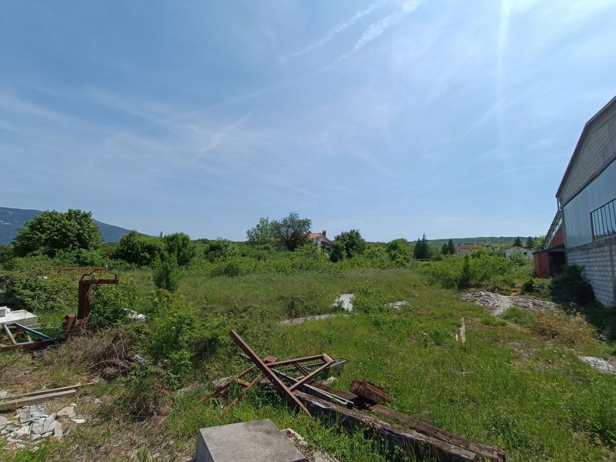 Terreno ideale per un capannone di produzione di 3000m2