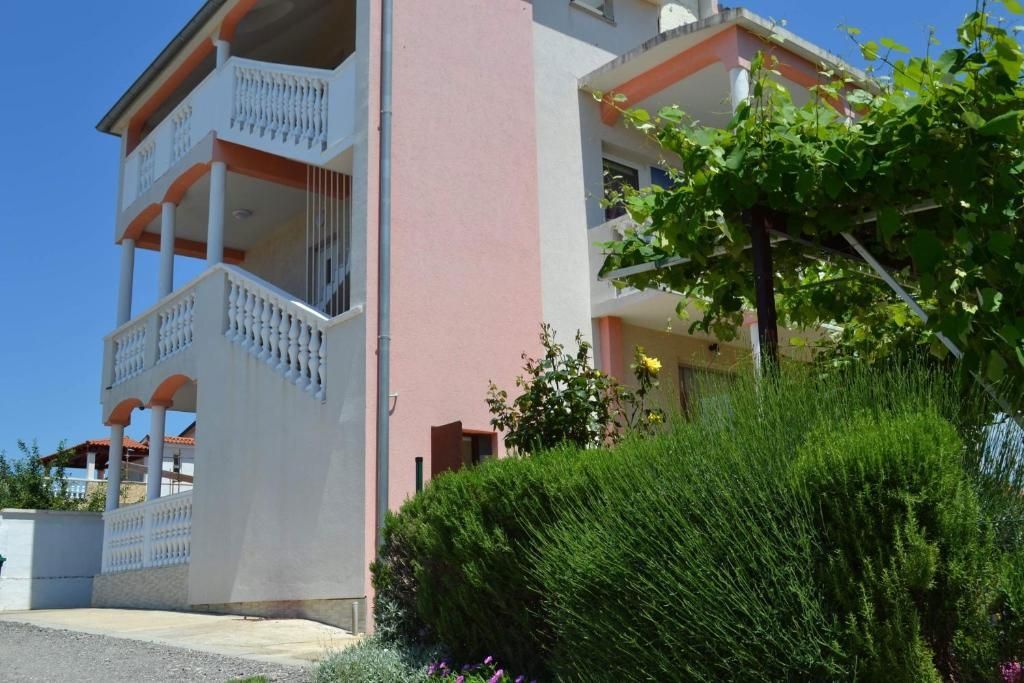 Palazzina con quattro unità, area più ampia di Fasana