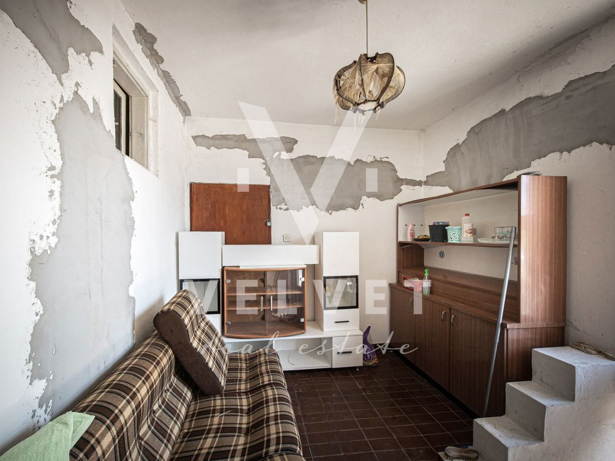 Una casa con tre appartamenti in fase di ristrutturazione