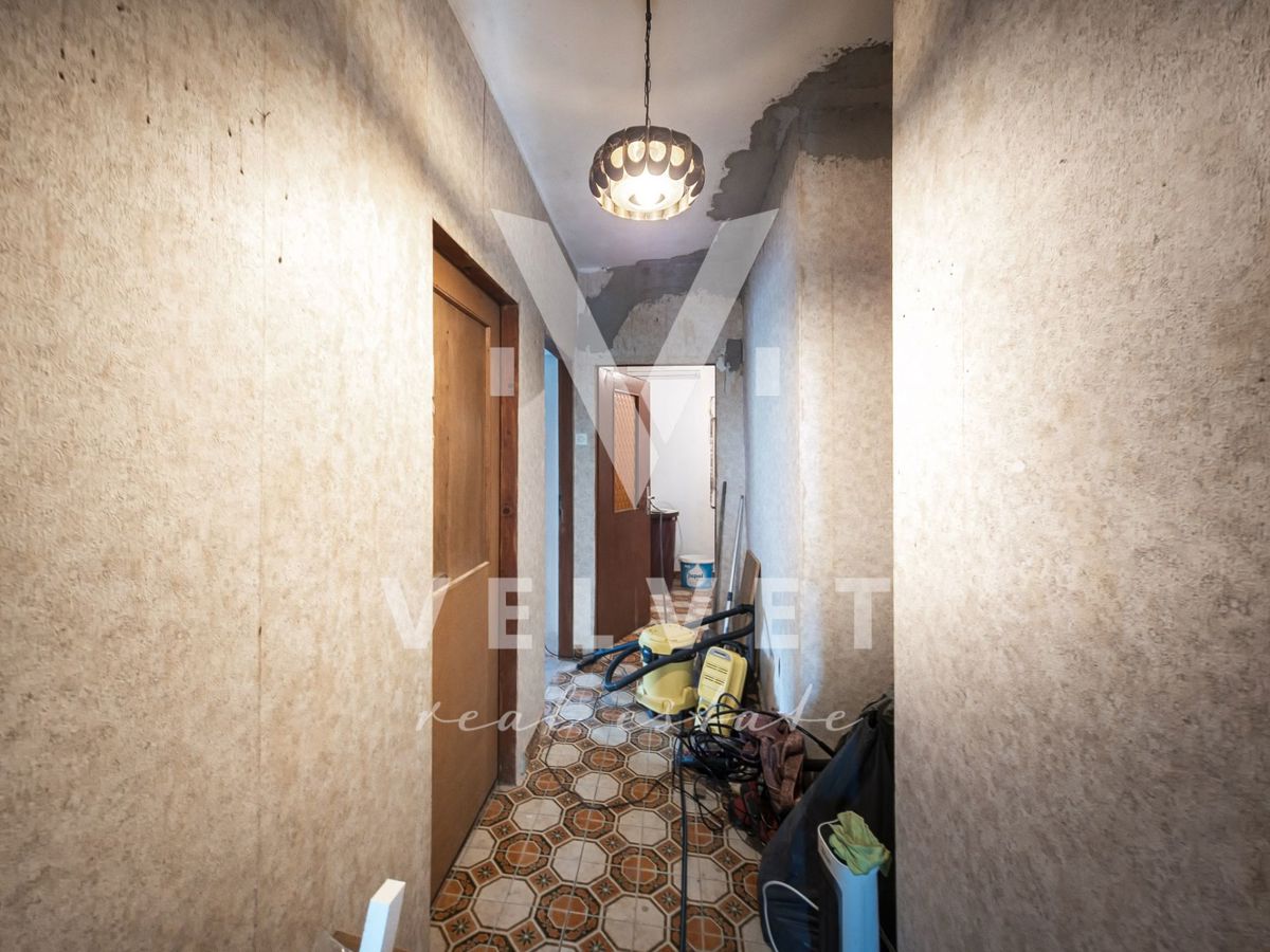 Una casa con tre appartamenti in fase di ristrutturazione
