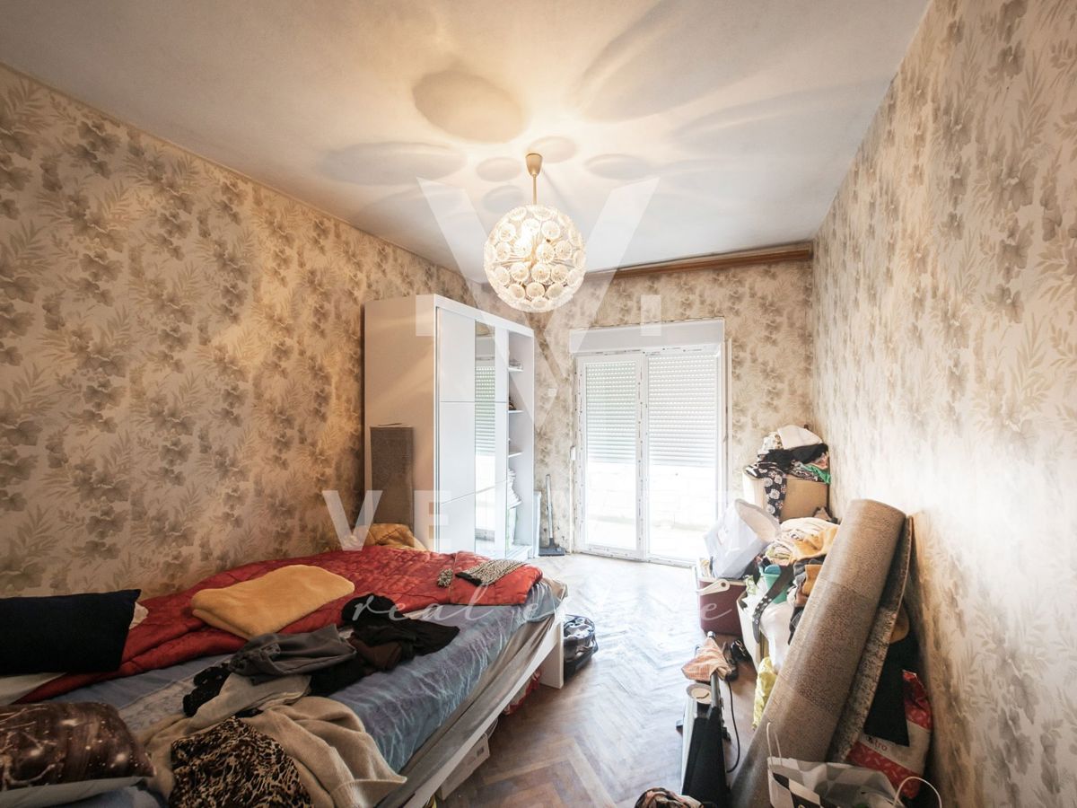 Una casa con tre appartamenti in fase di ristrutturazione