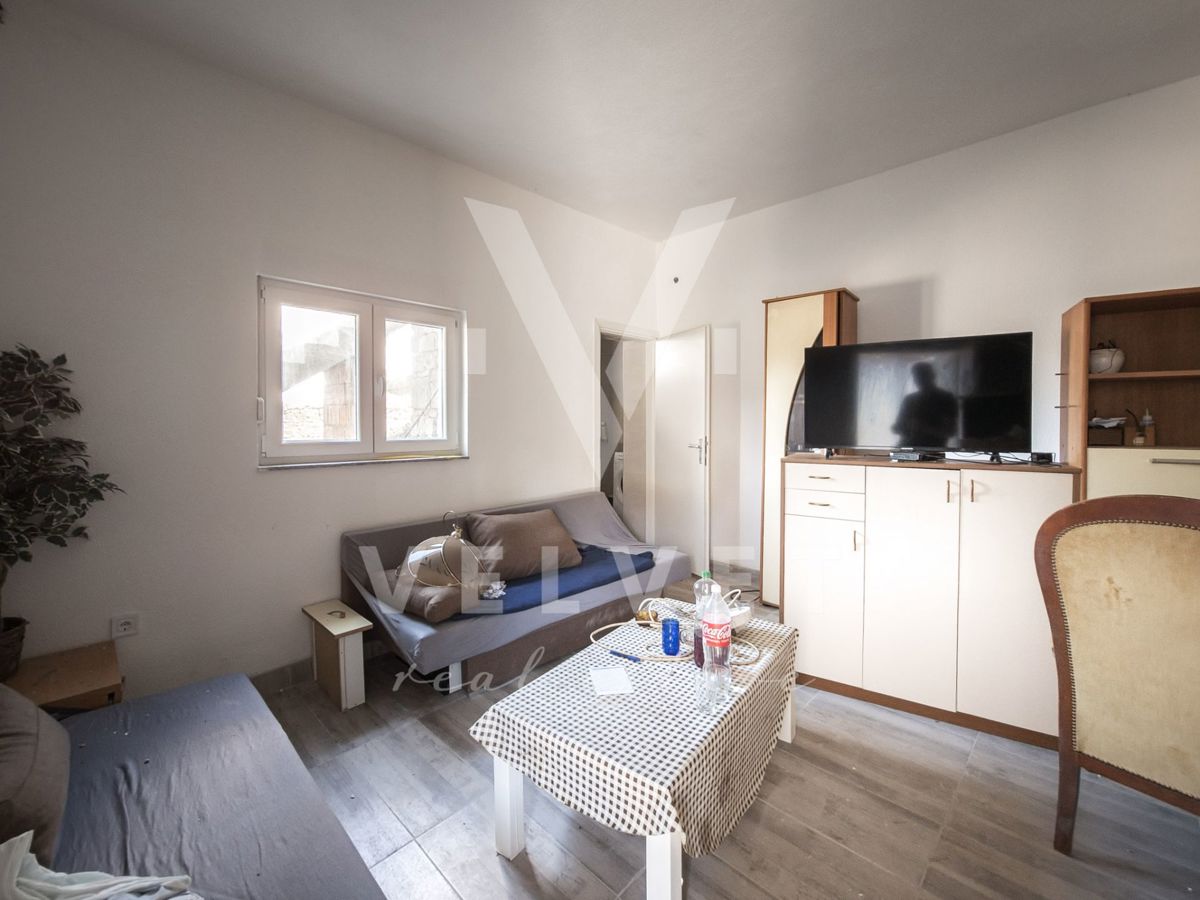 Una casa con tre appartamenti in fase di ristrutturazione