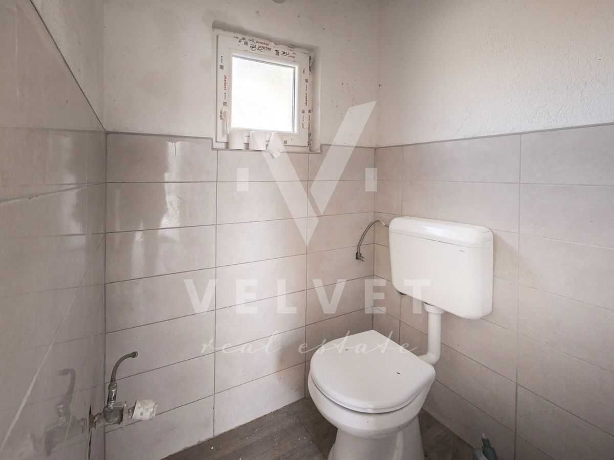 Una casa con tre appartamenti in fase di ristrutturazione