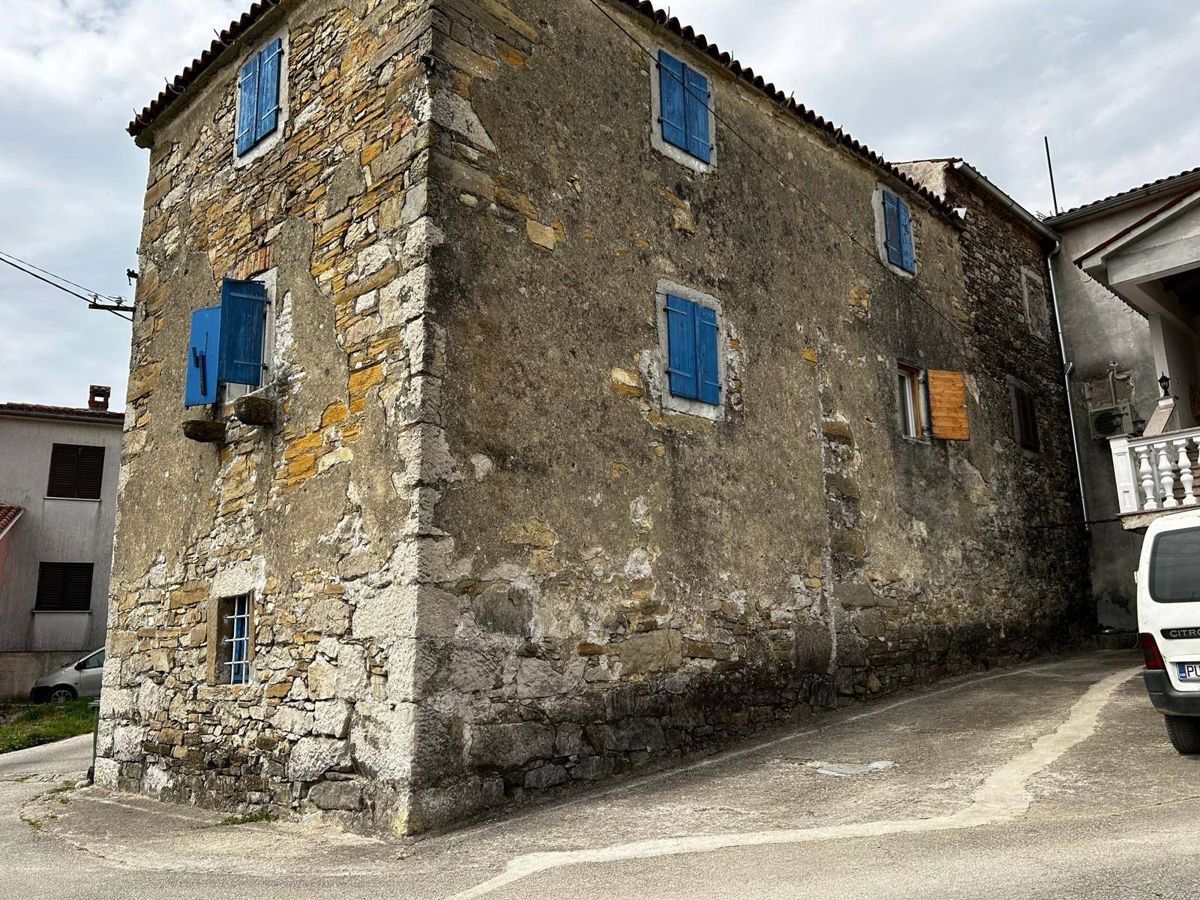 Casa in pietra con terreno agricolo, Potpićan