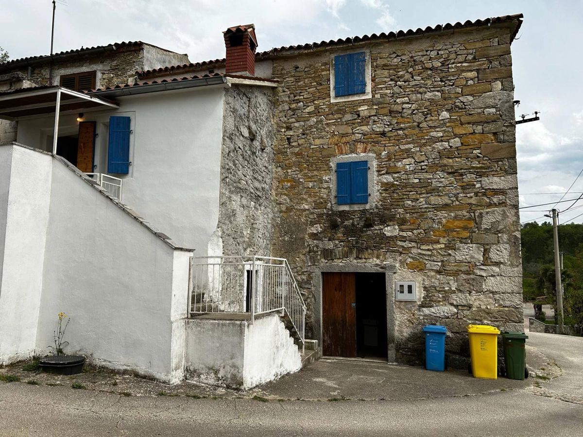 Casa in pietra con terreno agricolo, Potpićan